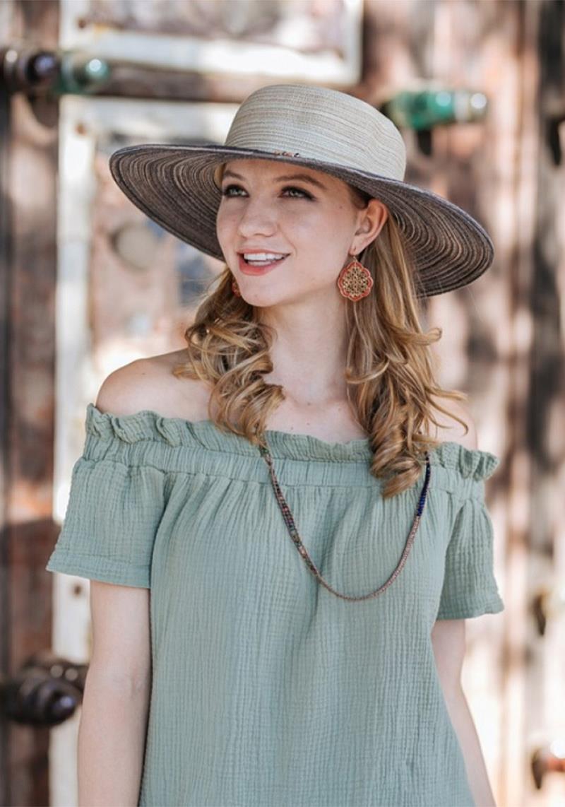 LADYS FLAT COLORED BRIM HAT