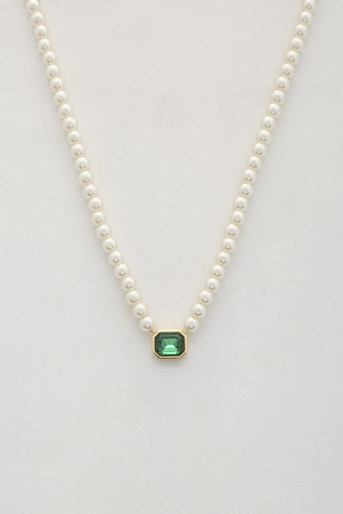 CRYSTAL CHARM PEARL BEAD NECKLACE
