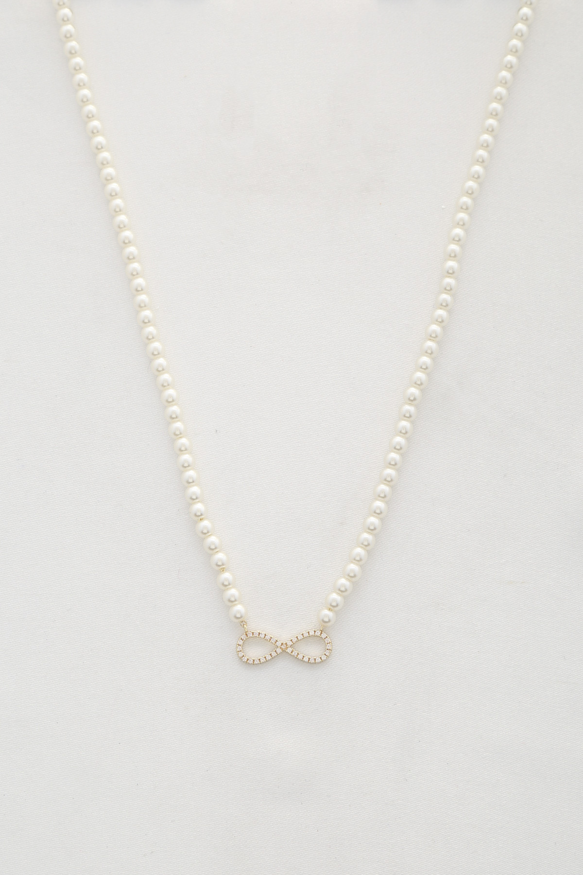 INFINITY BOW CHARM PEARL BEAD NECKLACE