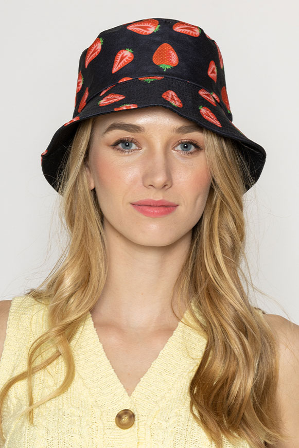 STRAWBERRY BUCKET HAT