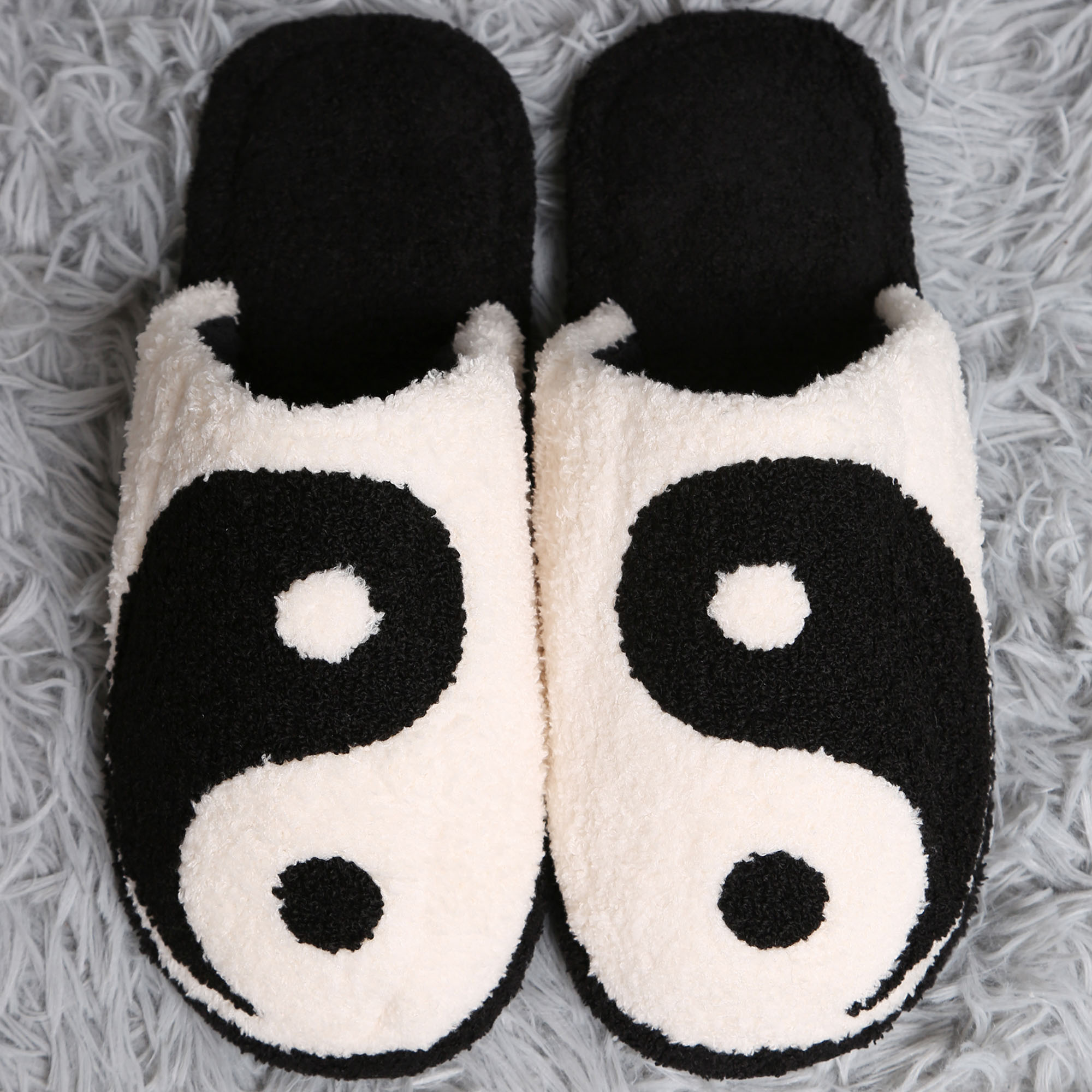 YINYANG EMBROIDERED SLIPPER