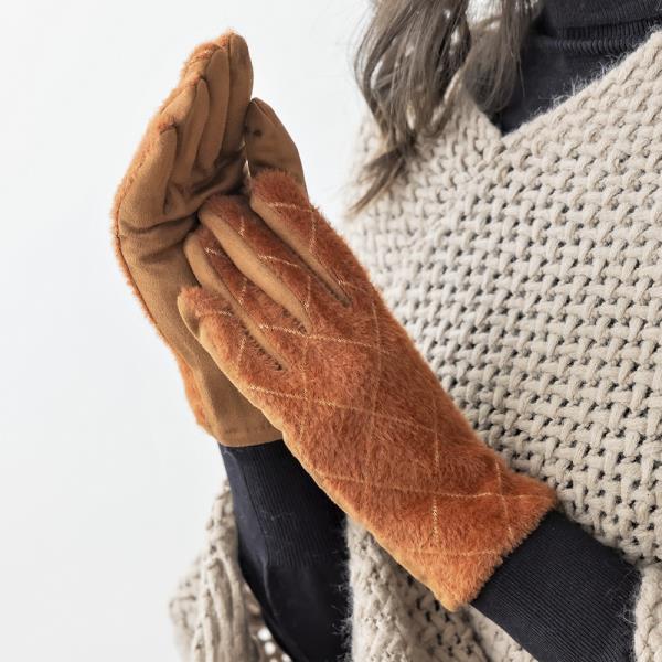 QUILTED PATTERN COZY GLOVES WITH SMART TOUCH