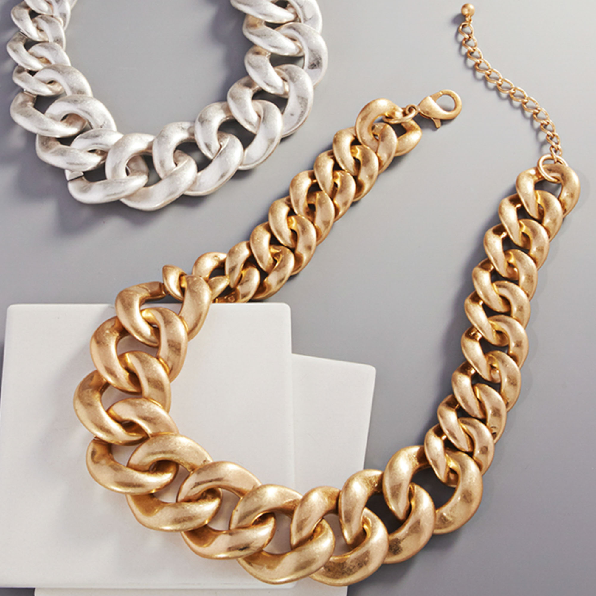 IRREGULAR SHAPED CHUNKY CHAIN CLASP NECKLACE