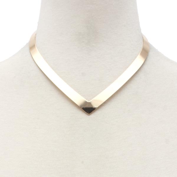 SODAJO V SHAPE METAL NECKLACE